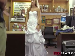 En bryllup kjole starter til en hevn faen